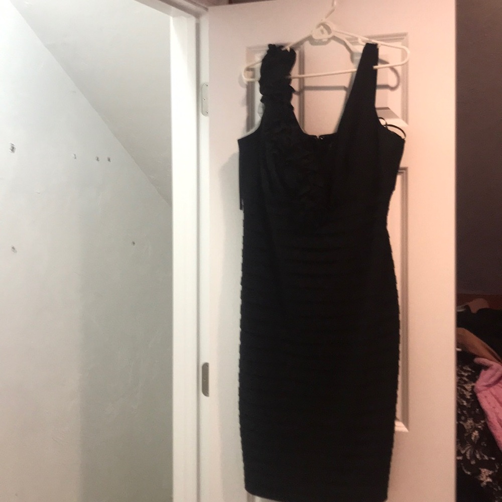 Xscape woman - the perfect little black dress!